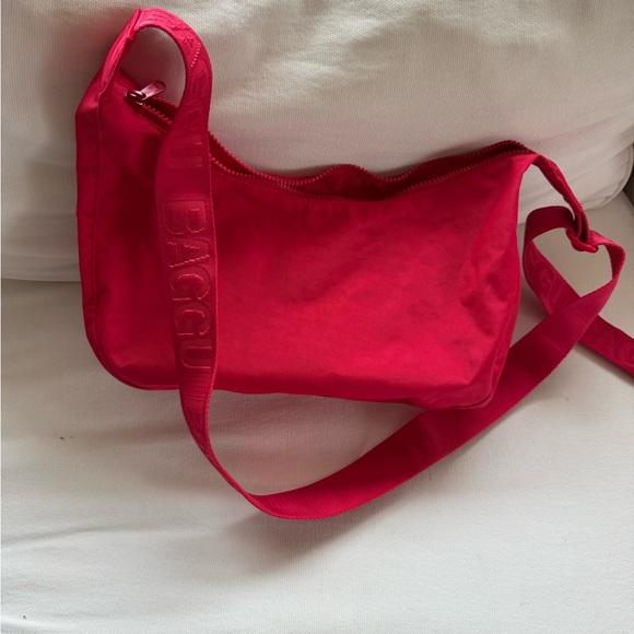 BAGGU CANDY APPLE Medium Crossbody Bag - Picture 5 of 5